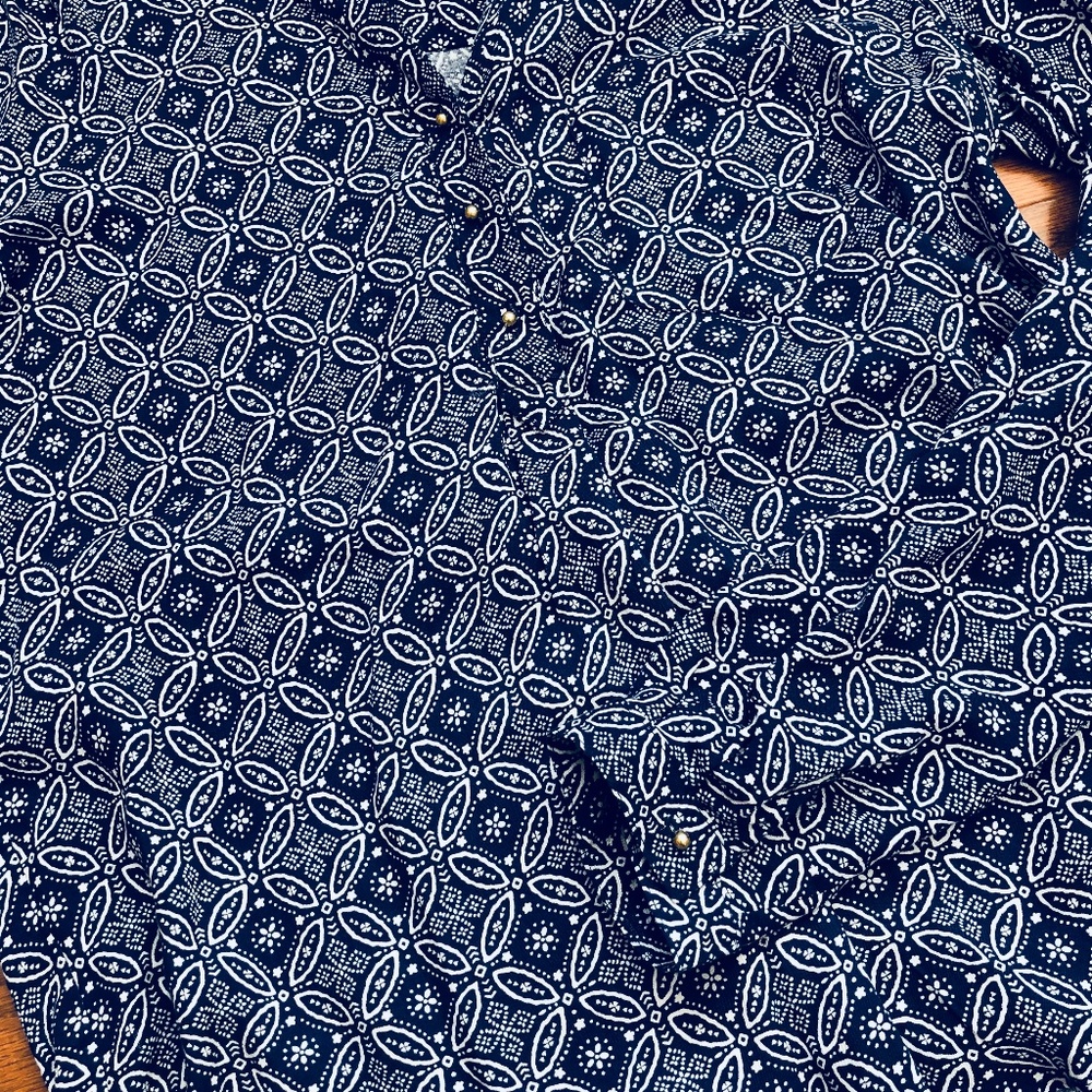 SOLD Anthropolgie (Love Tree Happens) Med Blouse - Picture 8 of 8